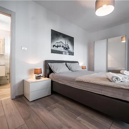Villa Luen Near With Large Garden And Private Pool For Families