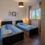 Luen Near With Large Garden And Private Pool For Families * Pula