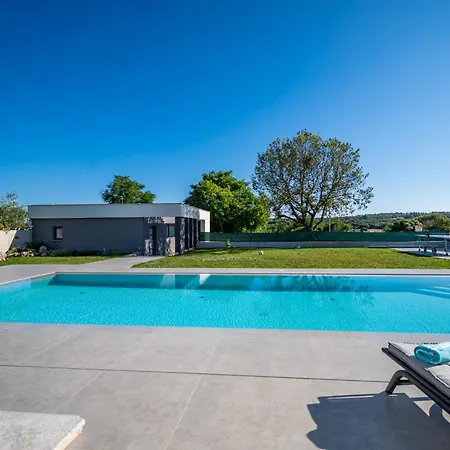 וילה Luen Near With Large Garden And Private Pool For Families *